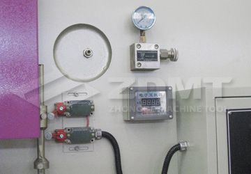 上滑塊行程電動調節，數字顯示.jpg