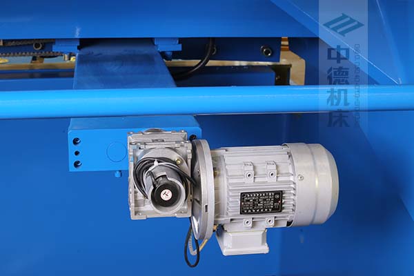 ZDS-1632后擋料AC電機與減速器一體，故障少，速度快.jpg