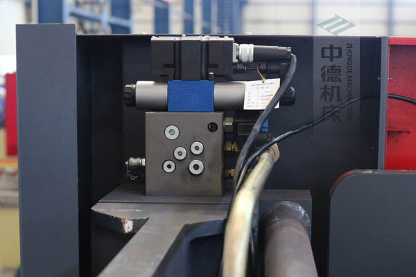 ZDPE8025采用進口液壓系統，穩定無故障，耐高溫高壓，持久工作精度高.jpg